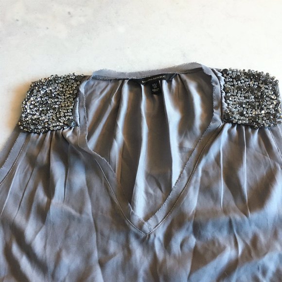 Banana Republic grey sleeveless v neck top, relaxed fit, embellished shoulders - Picture 4 of 7